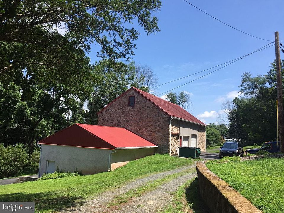 2nd image of 100 Sunset Hill Rd
