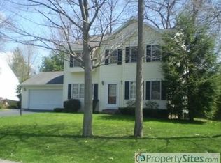 45 Longwood Dr, Clifton Park, NY 12065