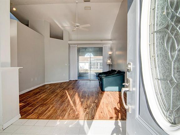 3rd image of 119 W Forest Oak Pl