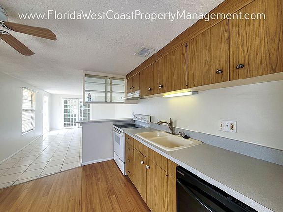3rd image of 2879 Safe Harbor Dr