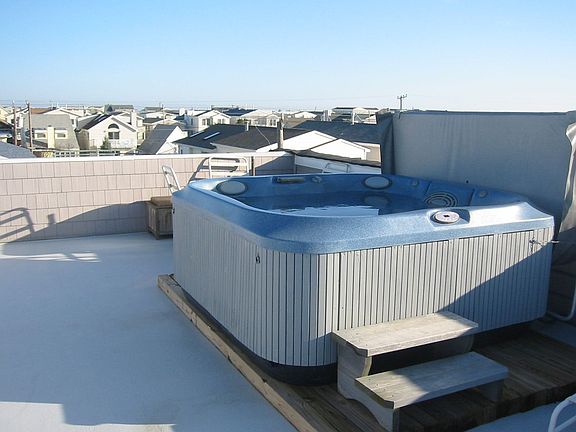 Hit Tub on Rooftop Deck