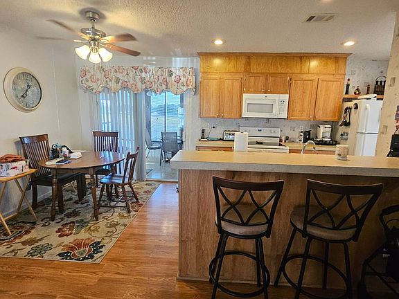 3rd image of 5459 Laurel Oak Dr