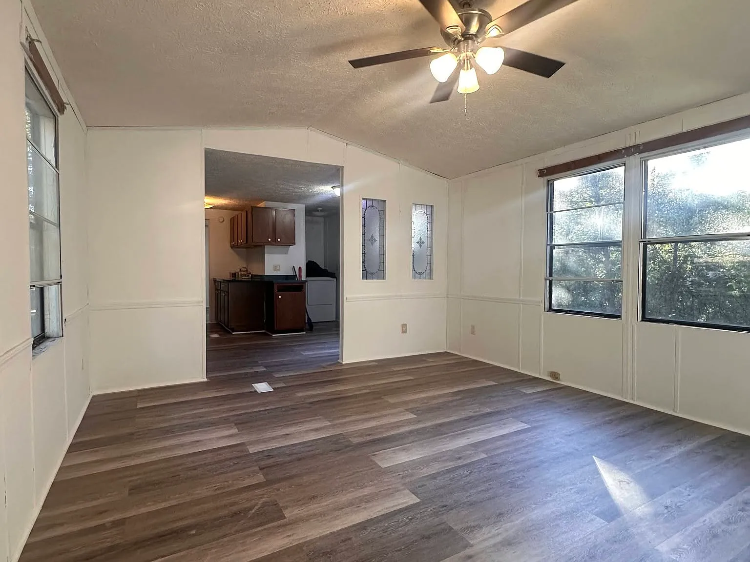 3 bed, $1,350 — Photo 2