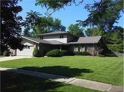 1017 Crestview Dr photo 1