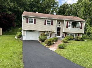 10 Schoolhouse Dr, Danbury, CT 06811