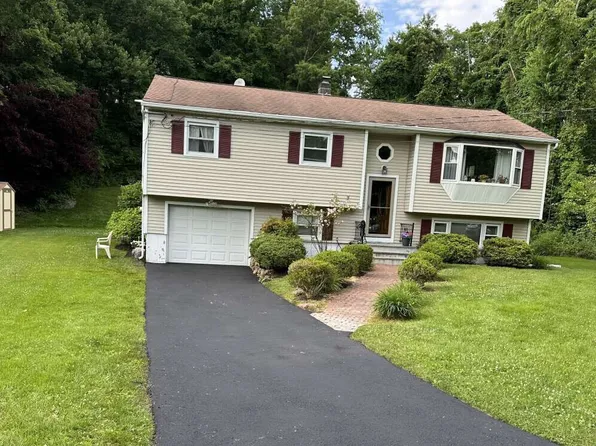 10 Schoolhouse Drive, Danbury, CT 06811