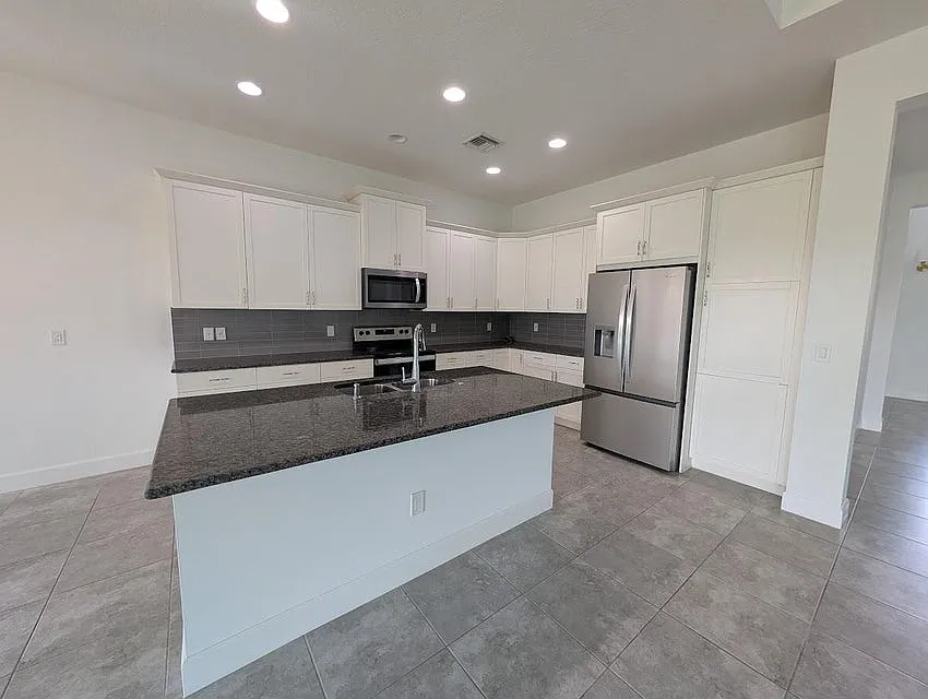 3 bed, 2.0 bath, $3,750 — Photo 2
