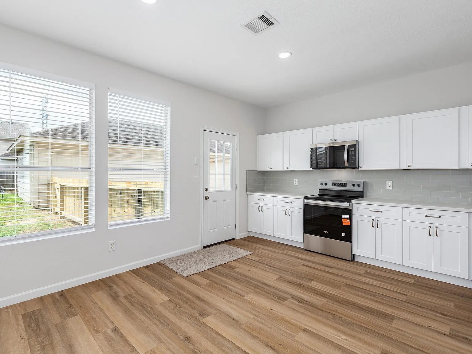 3 bed, 4.0 bath, 1440 sqft, $1,850 — Photo 3