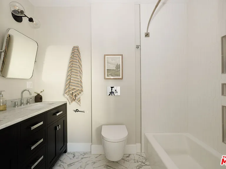 122 N Wilton Pl — Photo 21