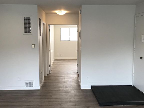 3rd image of 921 Granville Ave APT 6