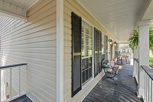 5th image of 1110 Newbury Ln E