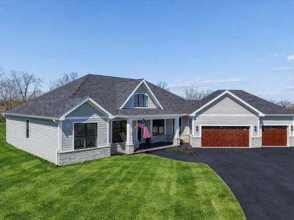 10208 Oakdale Dr, Huntley, IL 60142