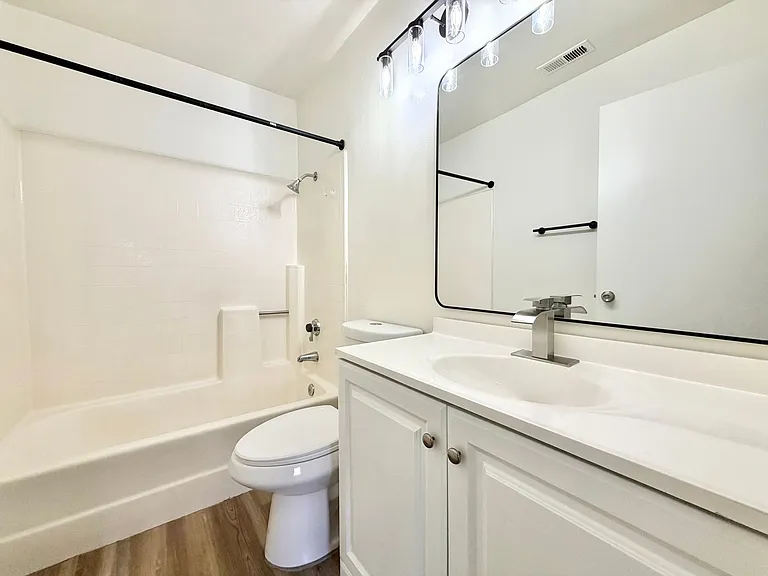 24690 Rugby Ln — Photo 23