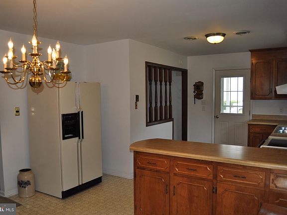 4th image of 26 Clover Ln
