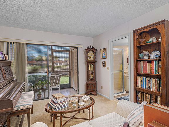 4th image of 2069 NE Collins Cir APT 7-40