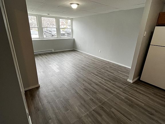 2nd image of 179 Grand St #16