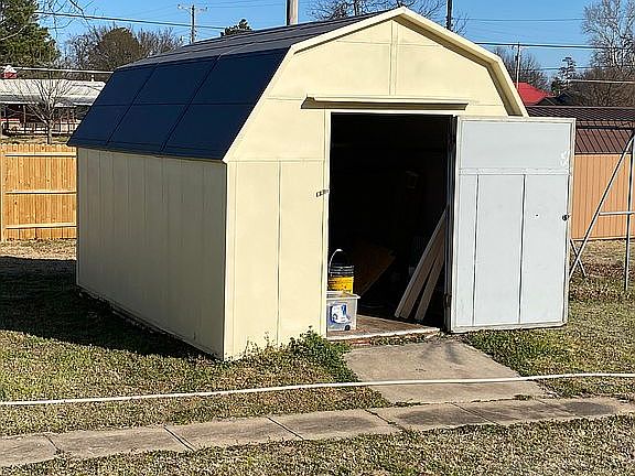 3rd image of 236 E Elm Ave