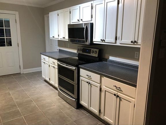 3rd image of 320 Herlil Cir