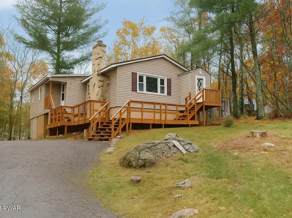 113 Lancet Cir, Dingmans Ferry, PA 18328