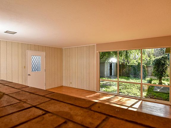 3rd image of 10071 Meadow Ln