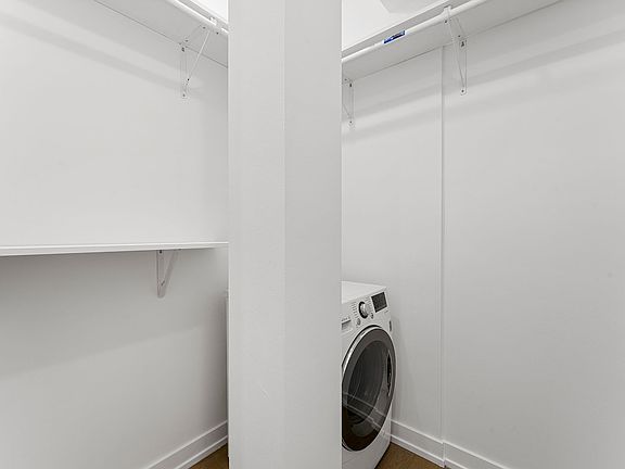 4th image of 6019 N Winthrop Ave #407