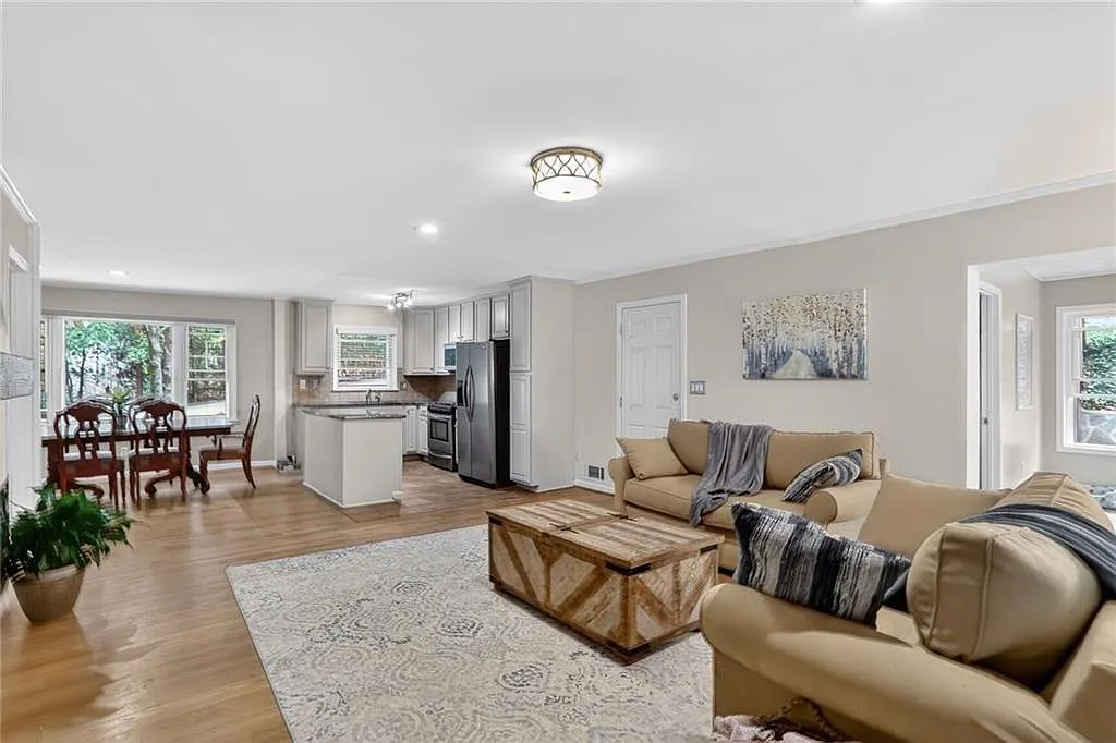 2 bed, 2.0 bath, 2112 sqft, $3,600 — Photo 4