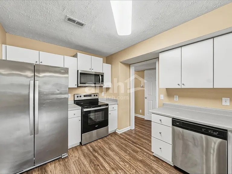 1801 Antebellum Dr — Photo 3