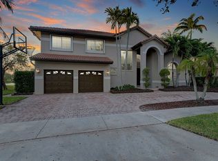 902 NW 180th Ave, Pembroke Pines, FL 33029