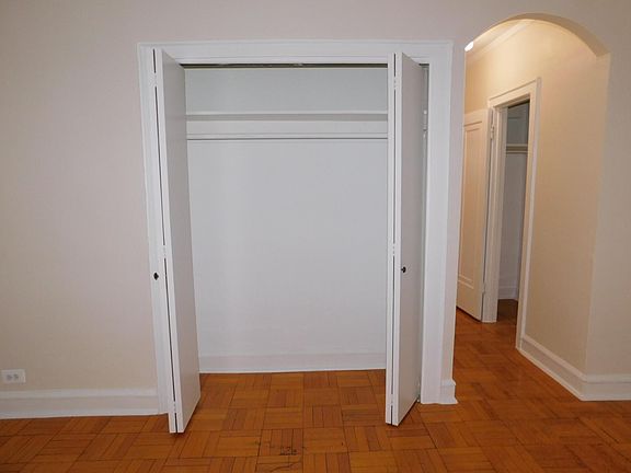 3rd image of 1209A W Sherwin Ave