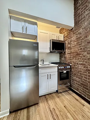 Rented by City Connections Realty | media 10