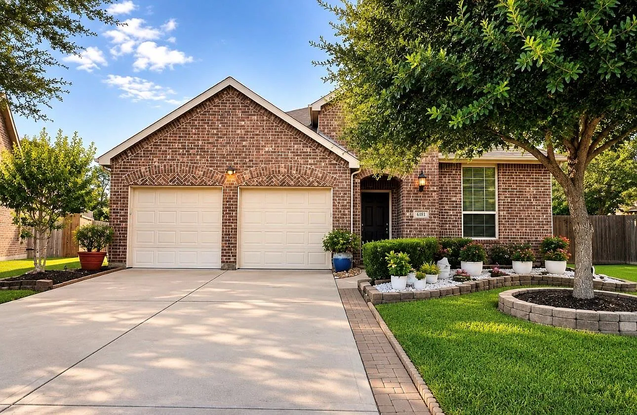 3 bed, 2.0 bath, 2196 sqft, $2,675 — Photo 1
