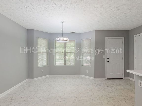3rd image of 5625 Strathmoor Manor Cir