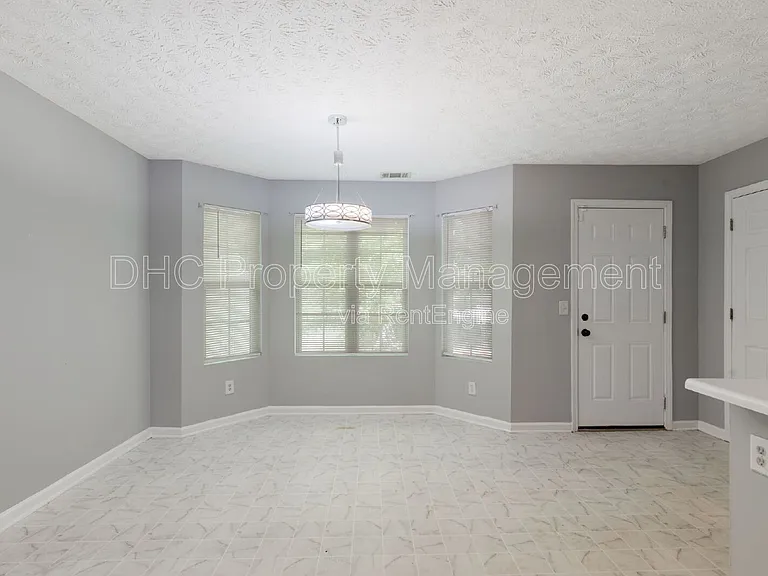 5625 Strathmoor Manor Cir — Photo 3