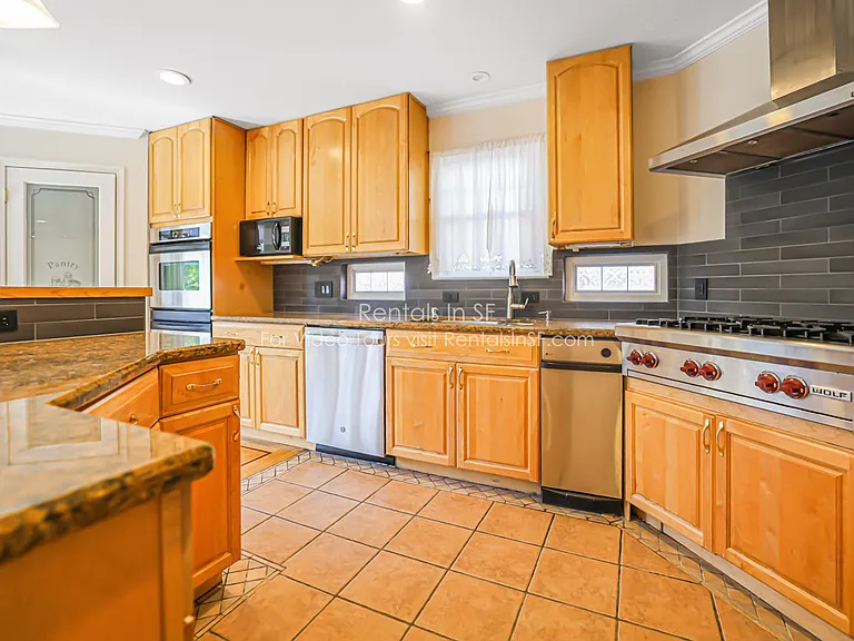1677 Holly Ave — Photo 8