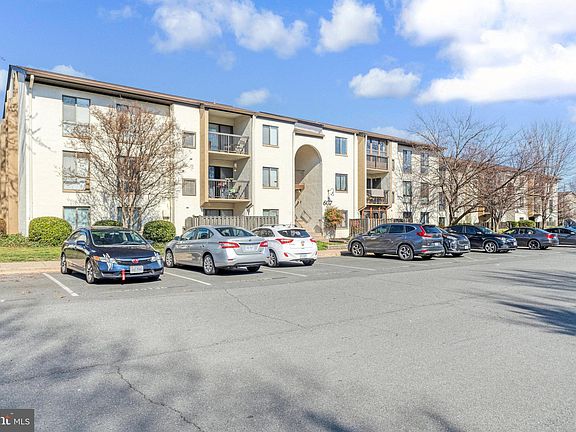 2nd image of 607 Center St APT 204