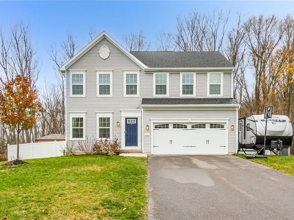 5861 Tweed Trl, Farmington, NY 14425