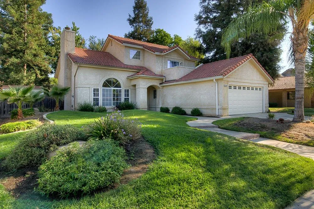 1808 E Eclipse Ave photo 1