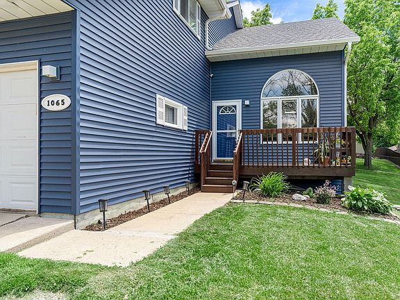 5th image of 1065 Barney St