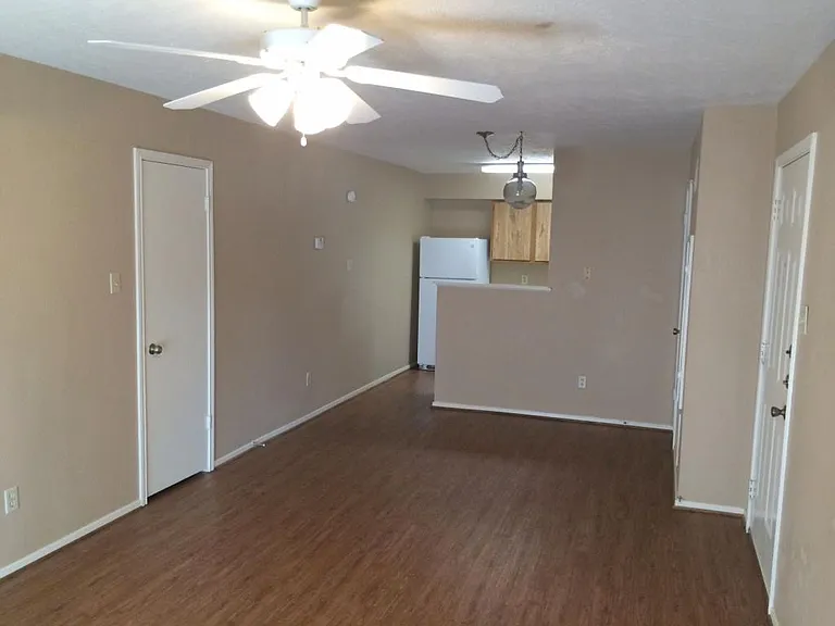 1104 Welsh Ave #D — Photo 3
