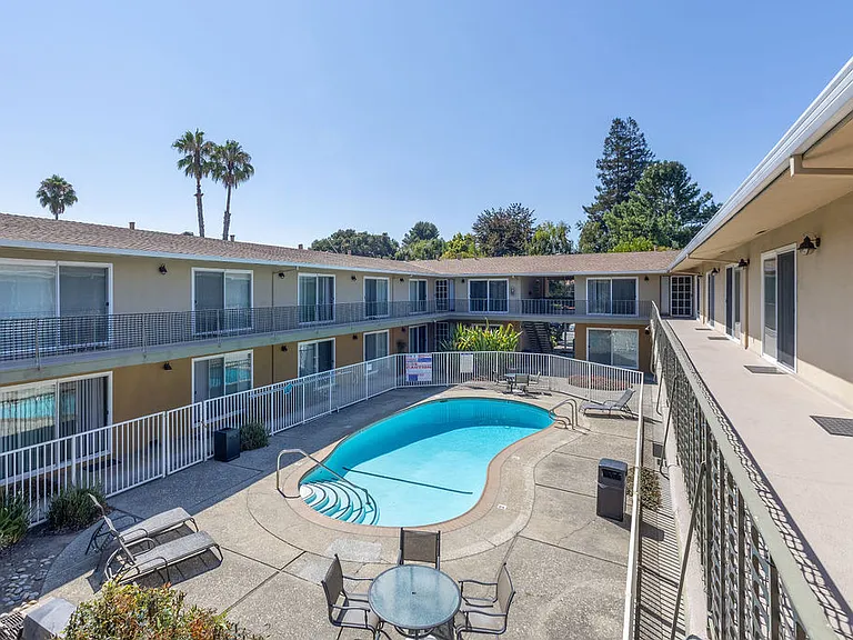 Sandalwood Apartments — Photo 14