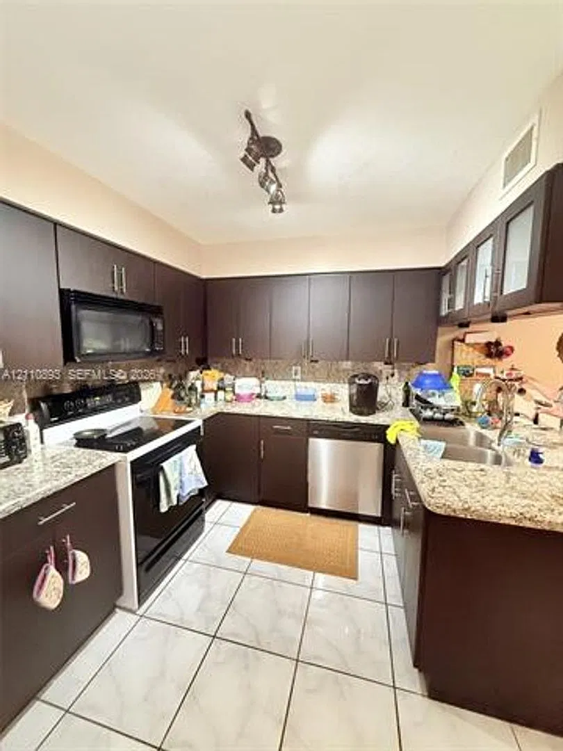 261 Navarre Ave th C-8, Coral Gables, FL 33134 — Photo 1