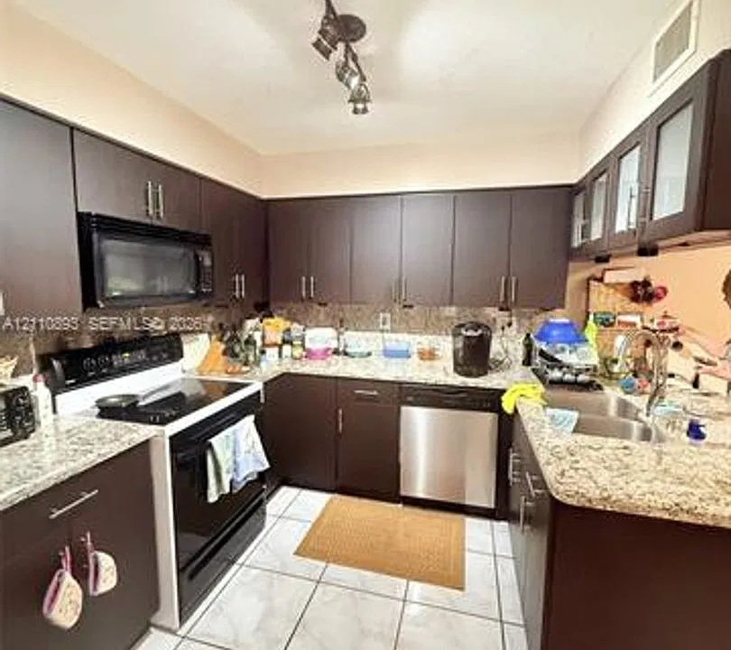 261 Navarre Ave #Townhouse C-8