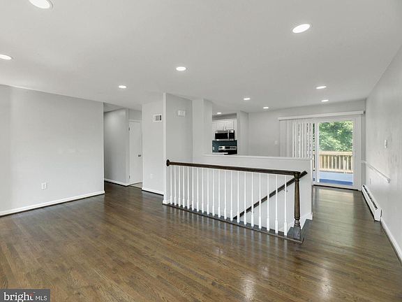 3rd image of 14734 Darbydale Ave