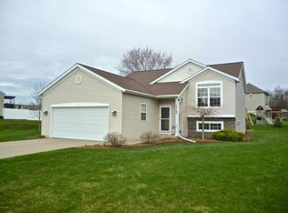 10769 Wood Ridge Dr, Zeeland, MI 49464