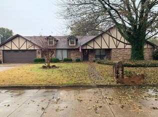 407 Edgewood Ln, Wake Village, TX 75501