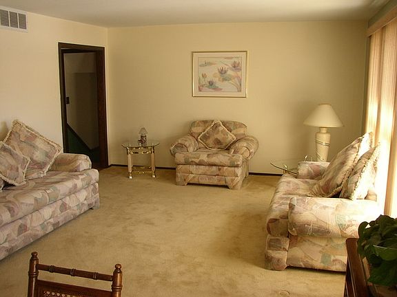 2nd image of 190 Lockwood Ln