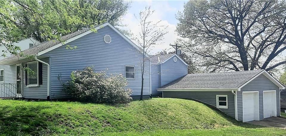 1st image of 402 Eulich St
