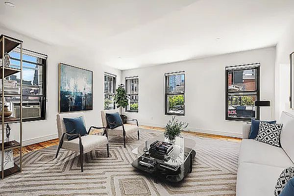 1st image of 300 W Broadway Fl 3