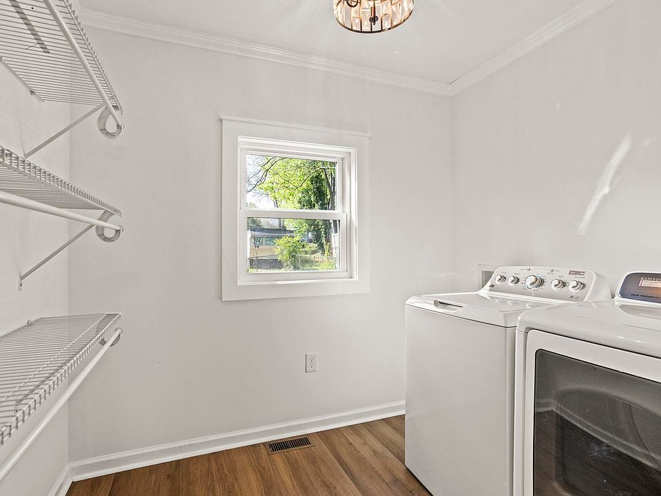 13th image of 12 Hudson St