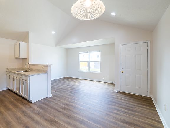 3rd image of 1823 Griffiths Ave